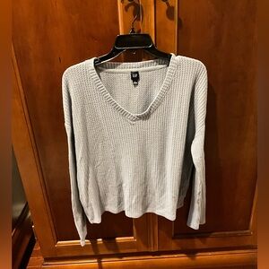 GAP Women's Light Gray V-Neck Waffle Knit  Size Large